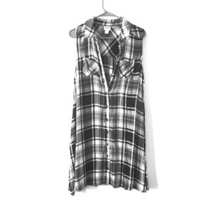 BLACK AND WHITE PLAID COUNTRY DRESS